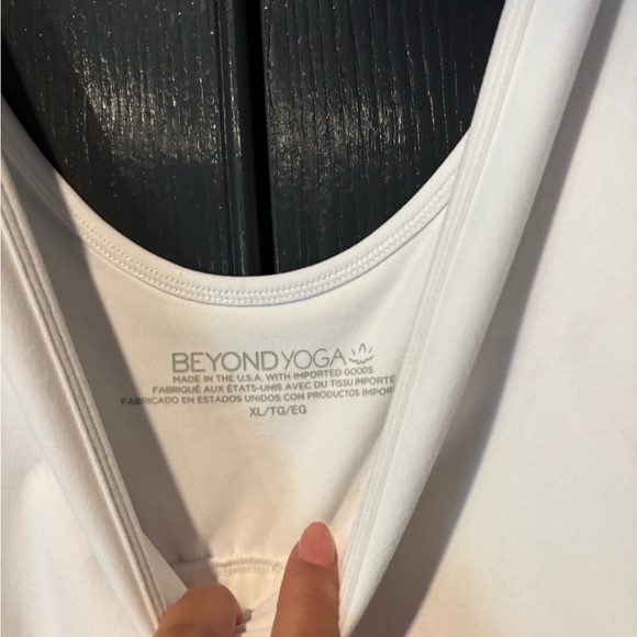 Beyond Yoga White Tank Top - Picture 2 of 3